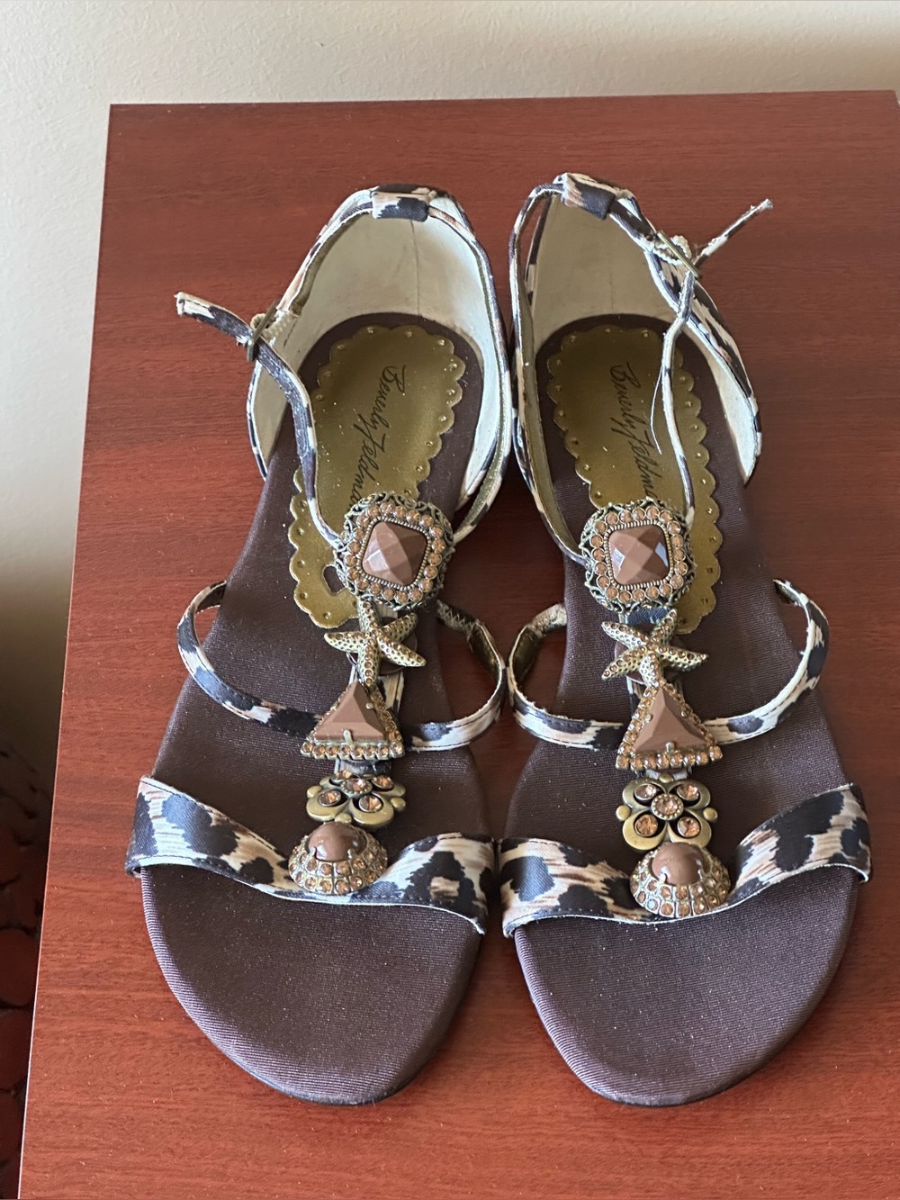 New Beverly Feldman sandals .Size 81/2. Leather sole.